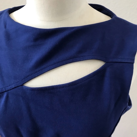 Ann Klein Cut Out Top - Picture 2 of 5